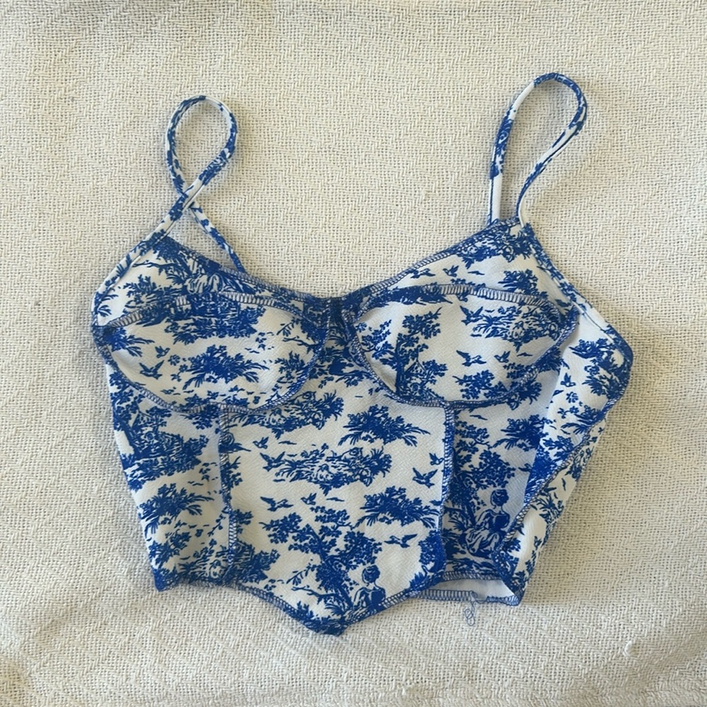 Shein crop top size XS, worn once.